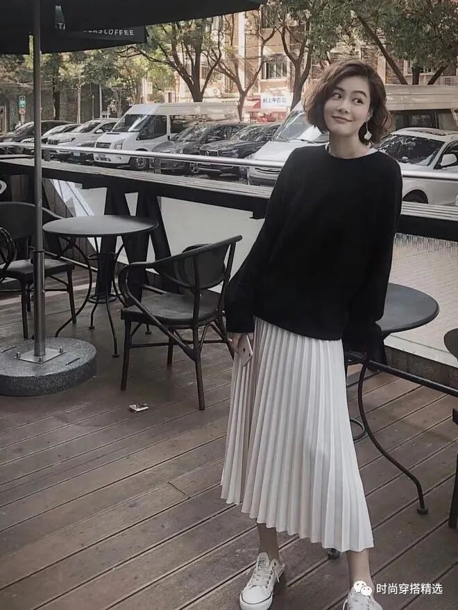 秋天怎么穿显瘦又好看 不妨试试黑色系穿搭 显身材又提品味(2)
