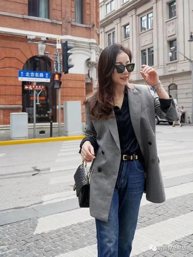 西装外套搭配牛仔裤好看吗 今秋女生这样穿 成熟又优雅!(3)