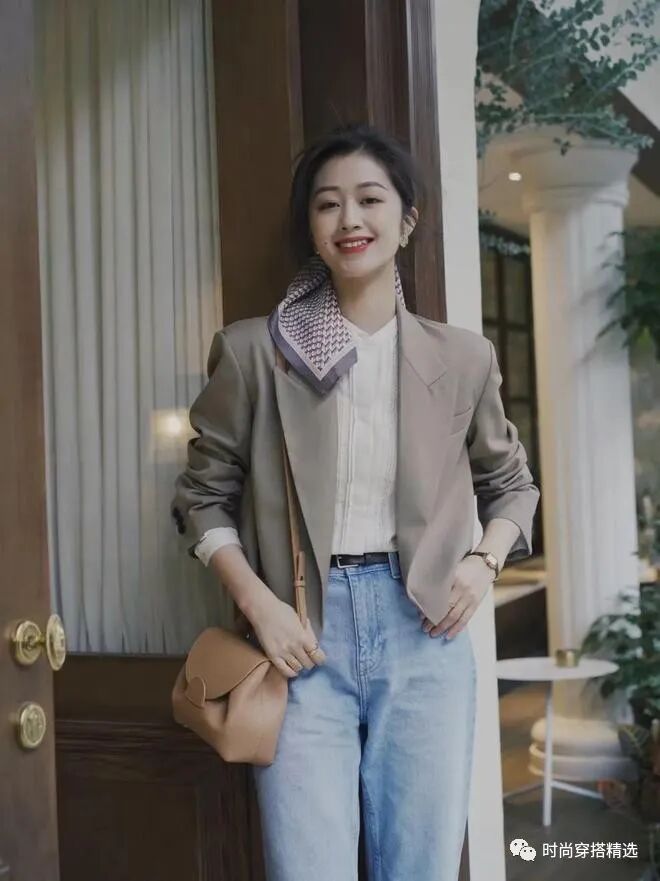 西装外套搭配牛仔裤好看吗 今秋女生这样穿 成熟又优雅!(6)