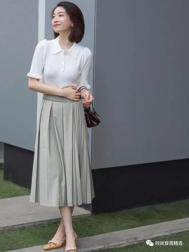 秋天穿裙子怎么搭配上衣 开叉半身裙+纯色上衣 完美展现优雅腰线(2)