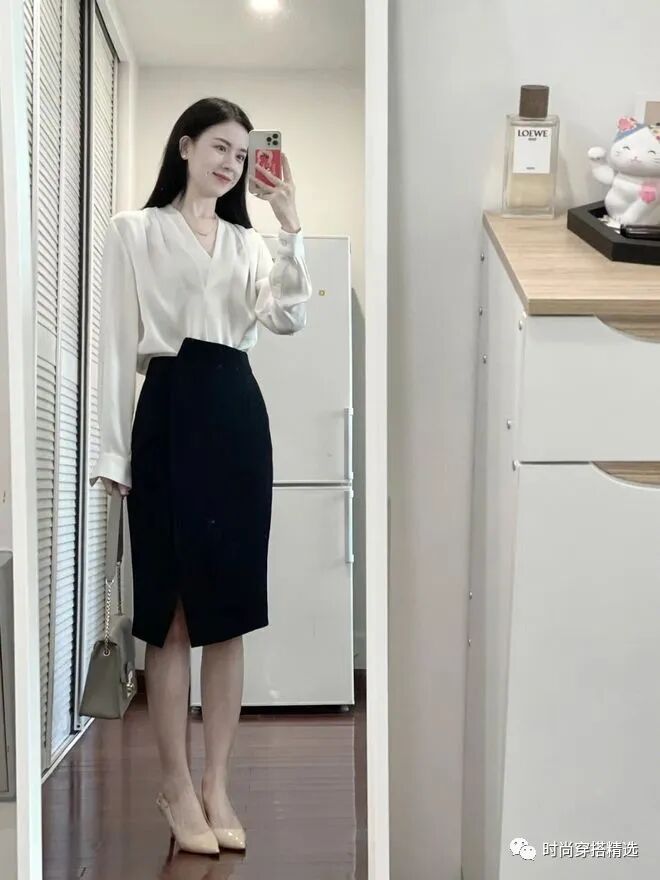 秋天穿裙子怎么搭配上衣 开叉半身裙+纯色上衣 完美展现优雅腰线(2)