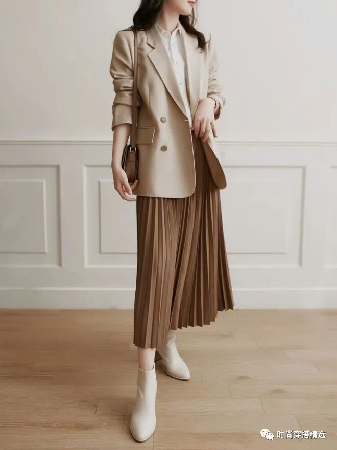 秋天穿裙子怎么搭配上衣 开叉半身裙+纯色上衣 完美展现优雅腰线(2)