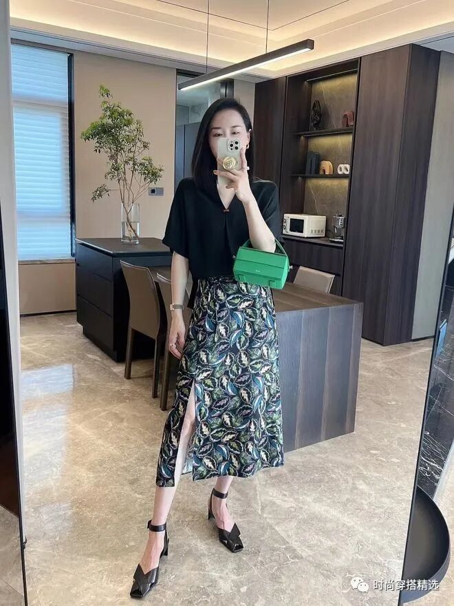 秋天穿裙子怎么搭配上衣 开叉半身裙+纯色上衣 完美展现优雅腰线(5)