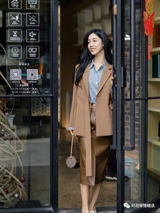 女孩怎么搭配衣服更显气质 学会这三个配色技巧 魅力有品位(2)