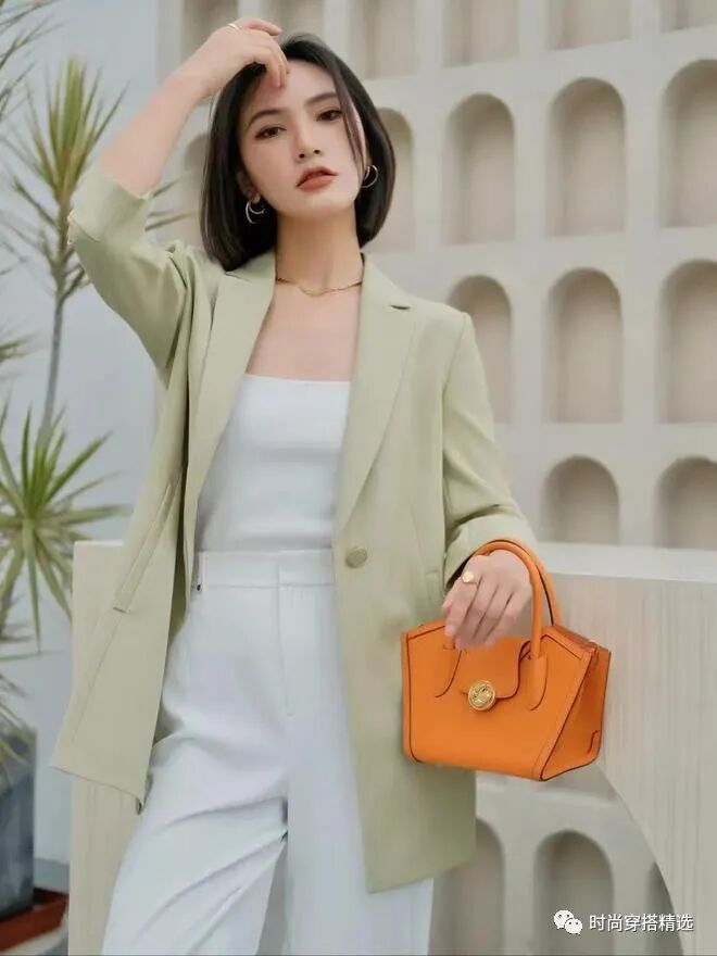 女孩怎么搭配衣服更显气质 学会这三个配色技巧 魅力有品位(4)