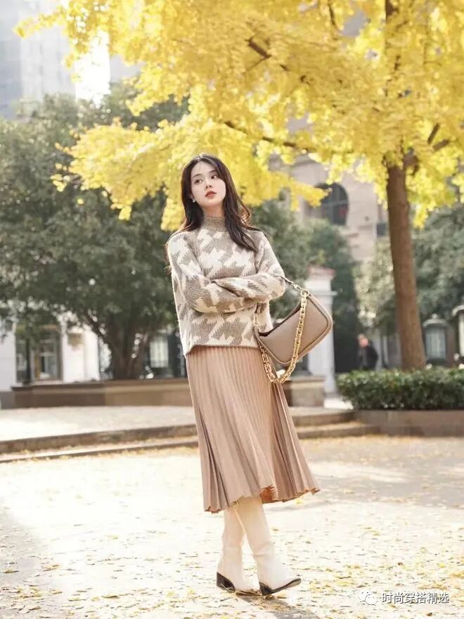今年流行什么样靴子 马丁靴out了 无痕靴火了,优雅又高级(4)